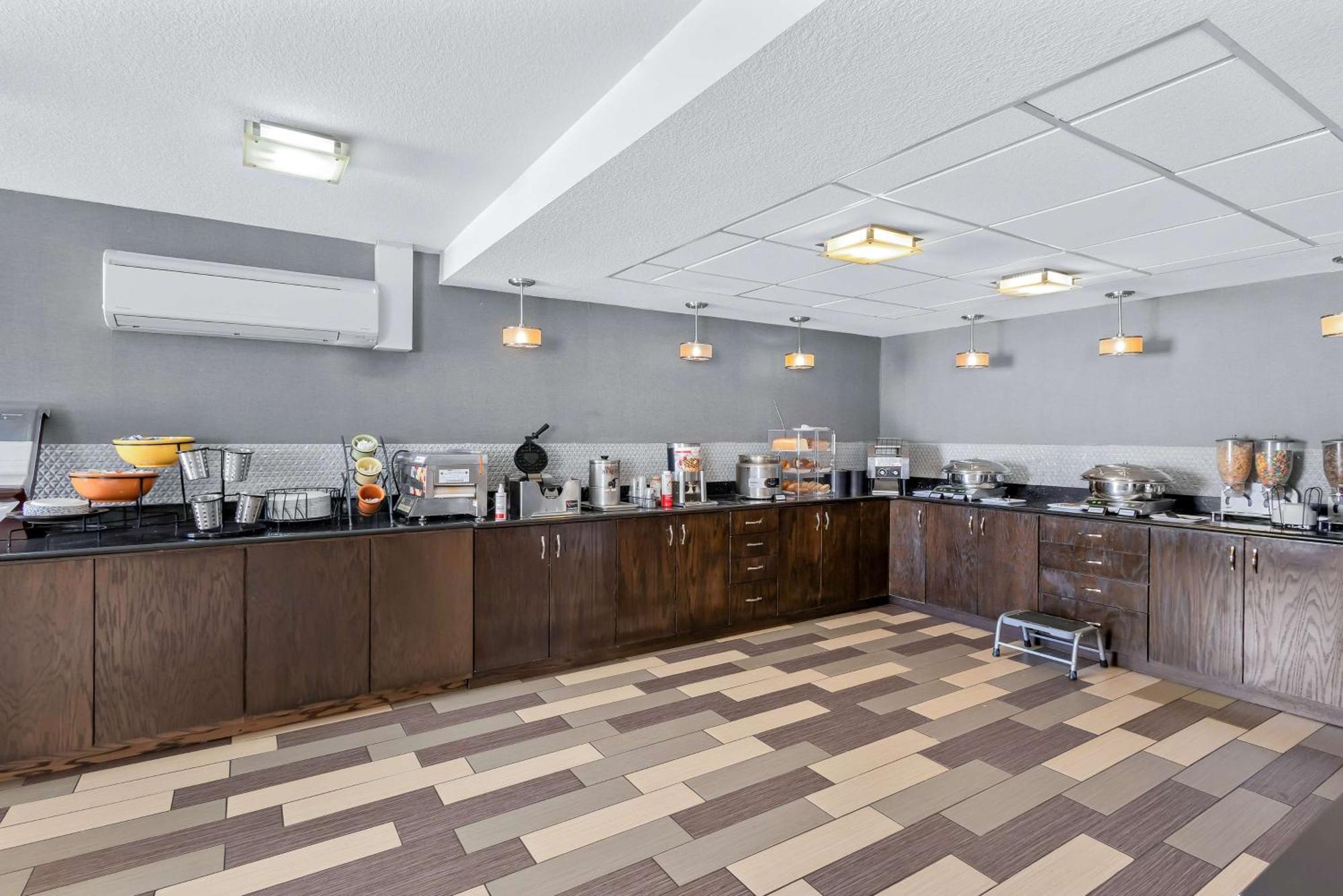 Western Luxbury Wayne 3* Fort Wayne