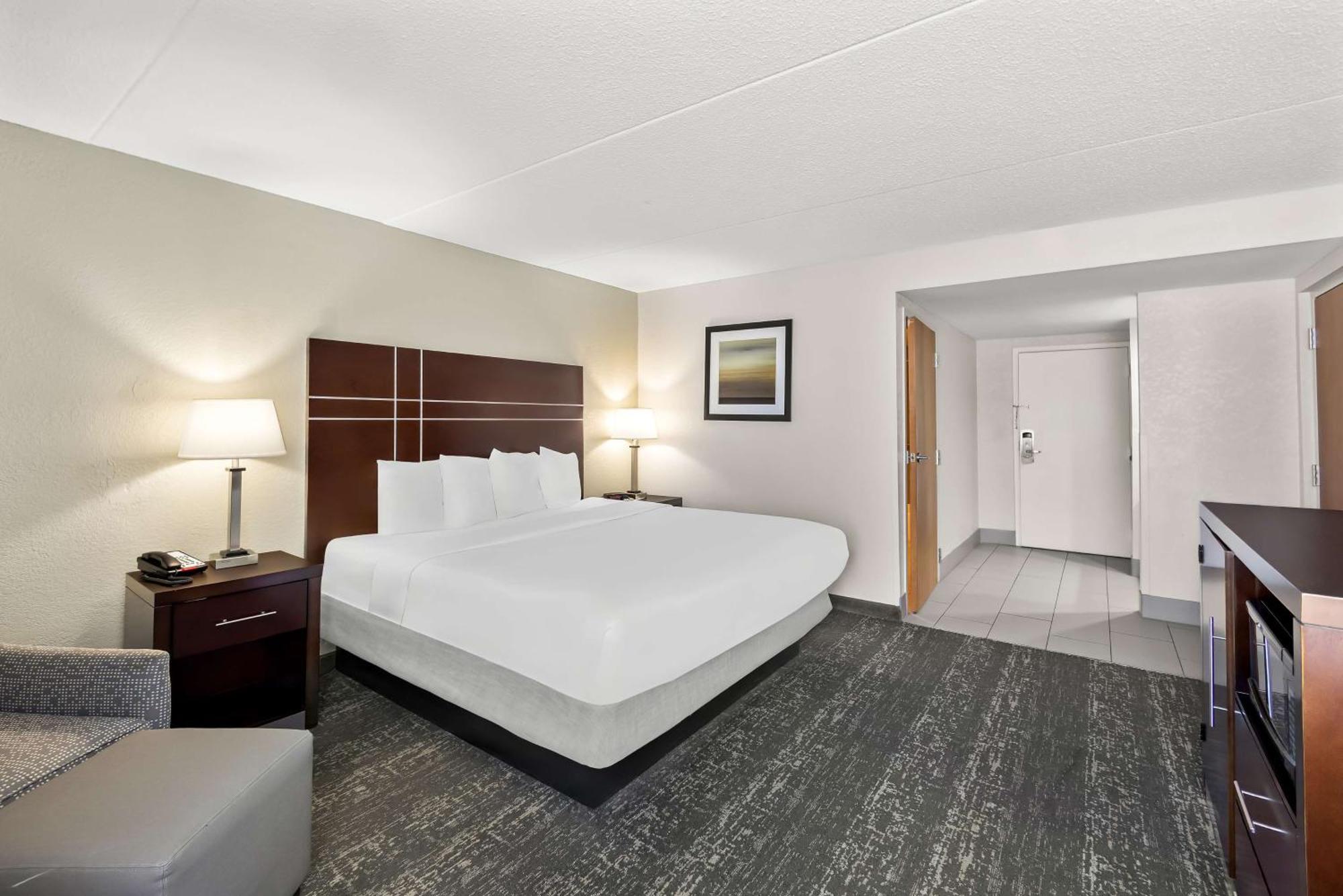 Western Luxbury Wayne Hotel