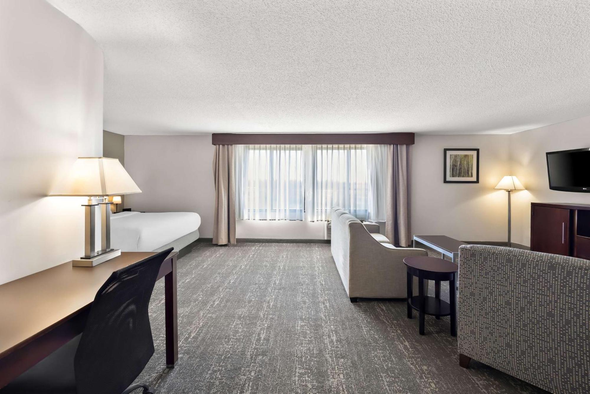 Western Luxbury Wayne Fort Wayne