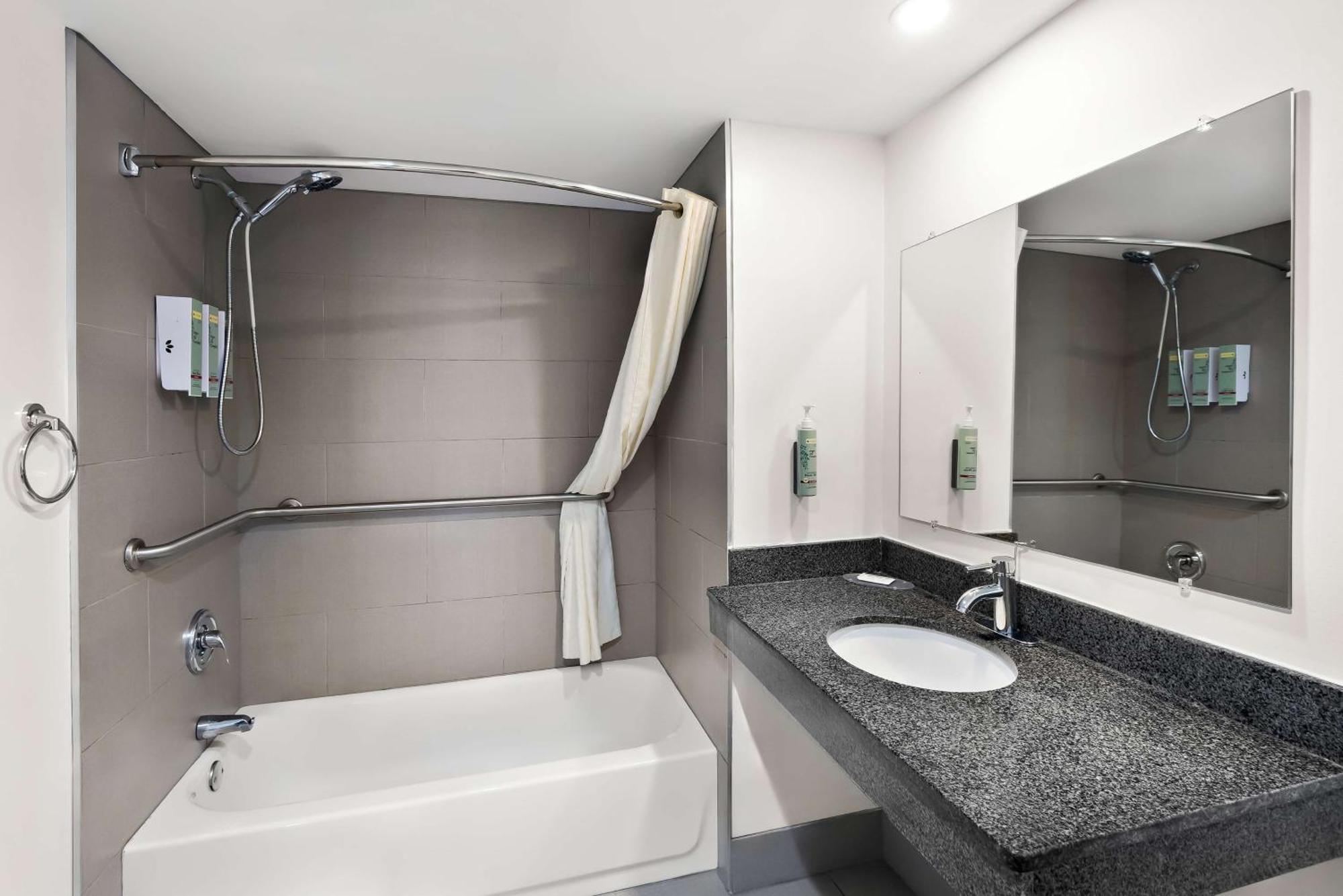 Western Luxbury Wayne Hotel 3*