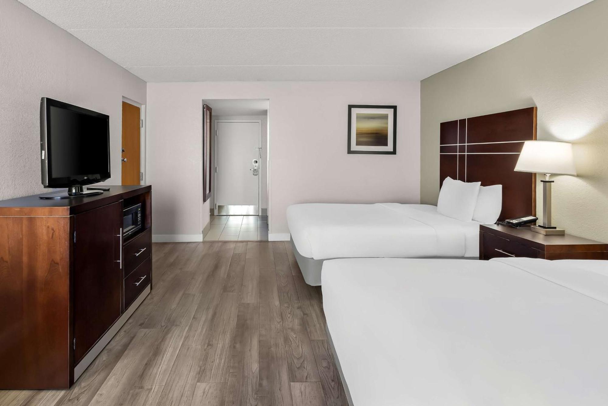 Western Luxbury Wayne 3* Fort Wayne