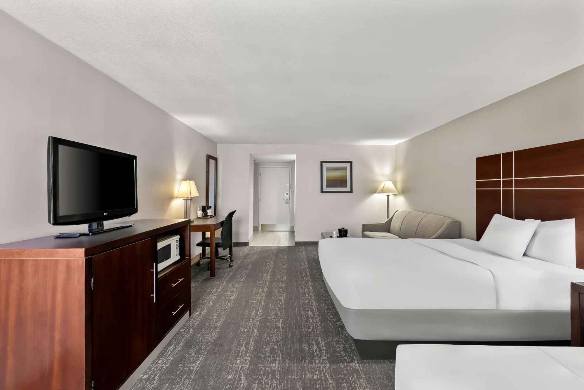 Western Luxbury Wayne Hotel