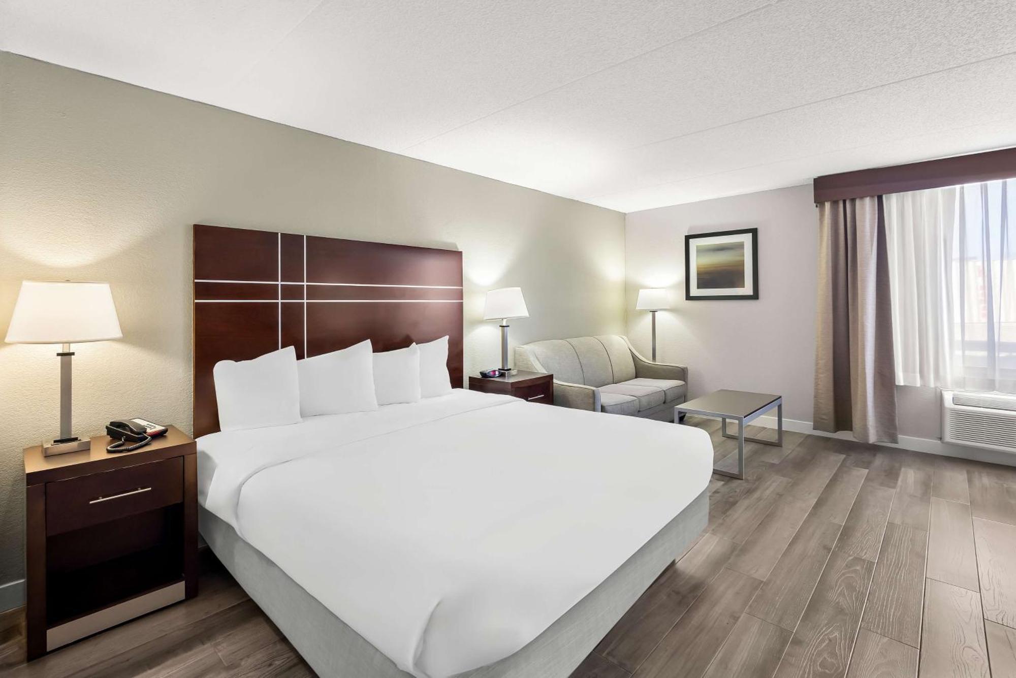Western Luxbury Wayne 3* Fort Wayne