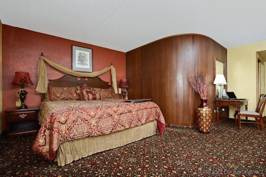 Western Luxbury Wayne 3* Fort Wayne