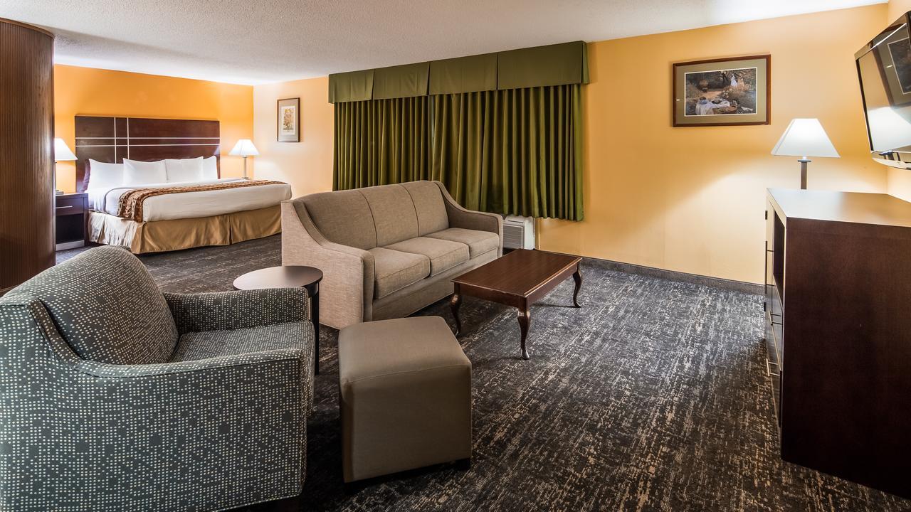 Western Luxbury Wayne Hotel