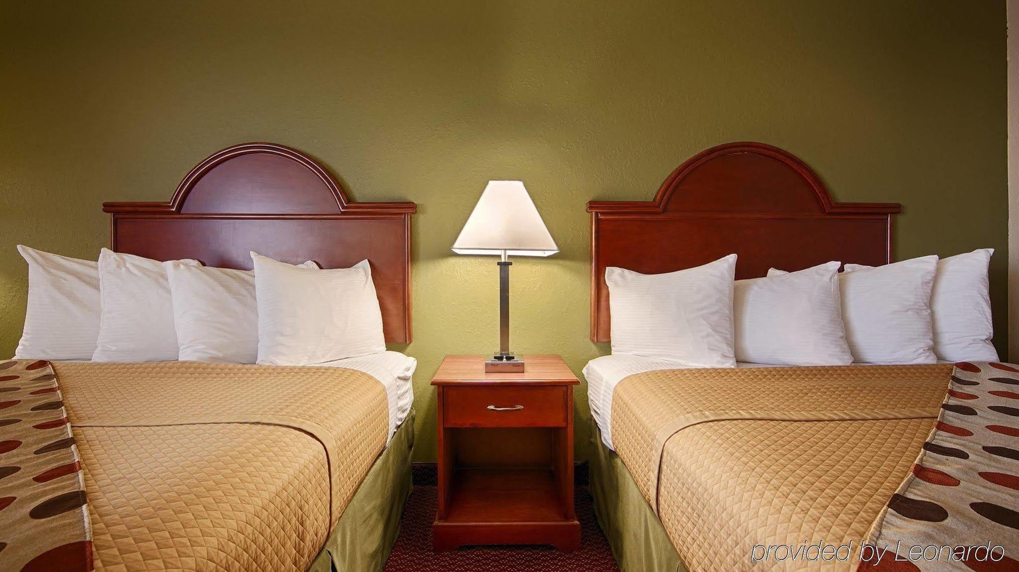Western Luxbury Wayne 3* Fort Wayne