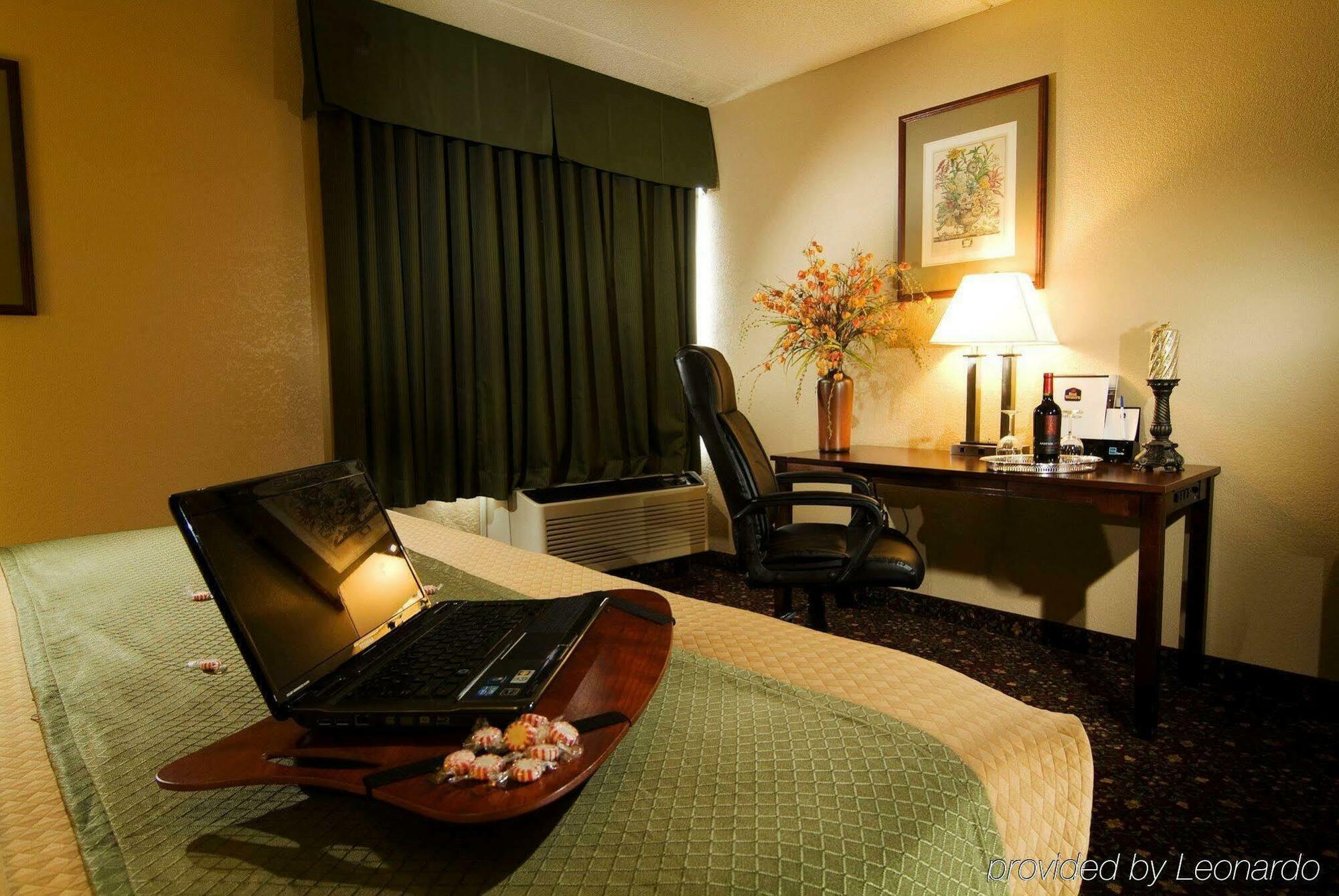 Western Luxbury Wayne 3* Fort Wayne