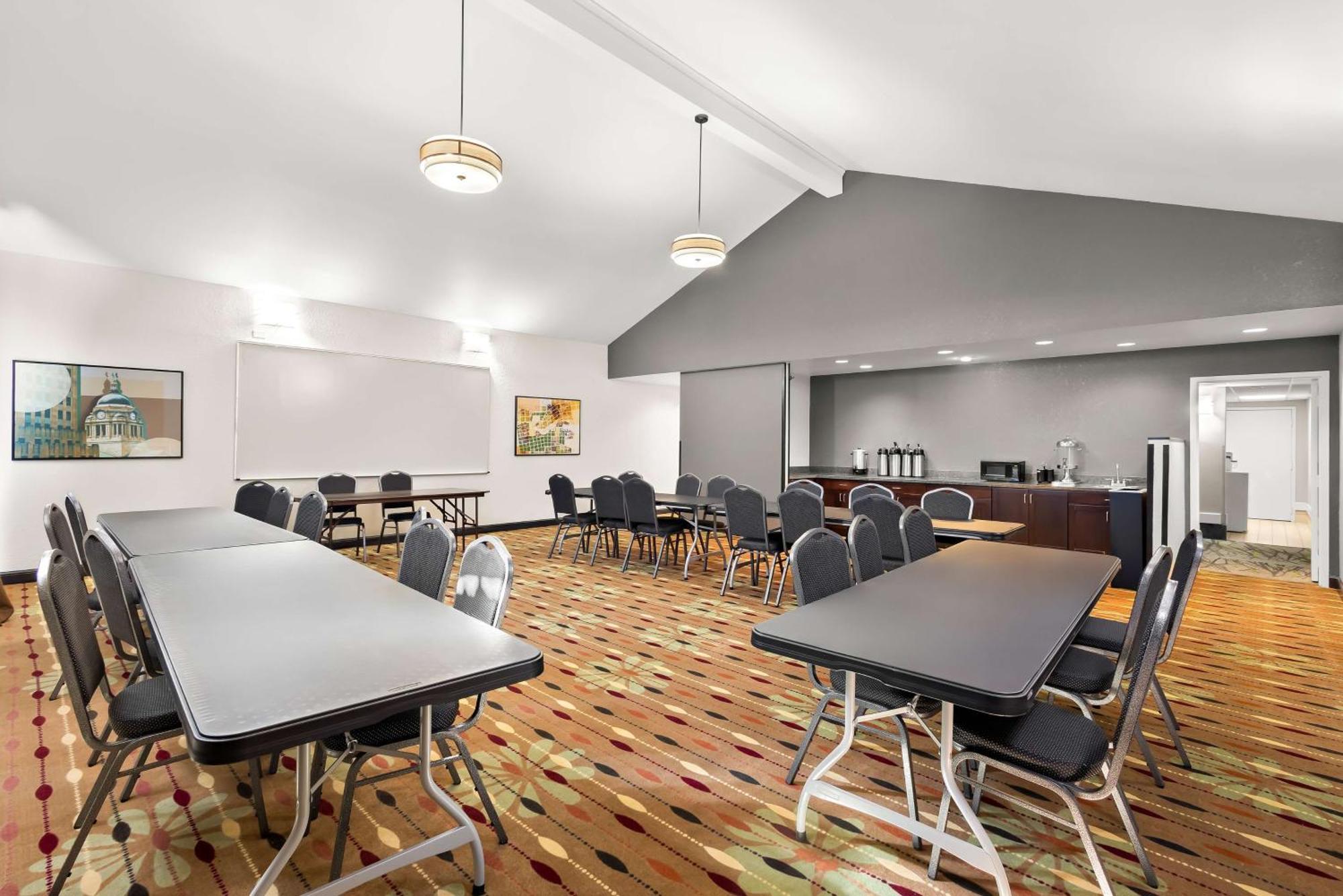 Western Luxbury Wayne Hotel Fort Wayne