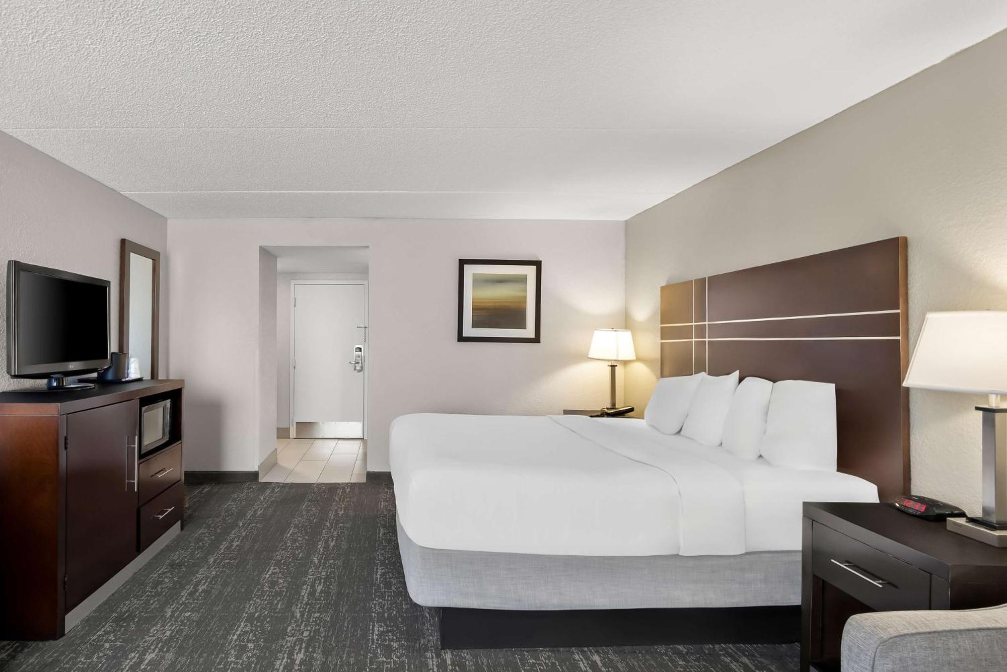 Western Luxbury Wayne Hotel